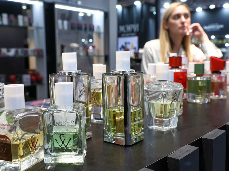 Духи на вес золота: сколько россияне тратят на парфюмерию