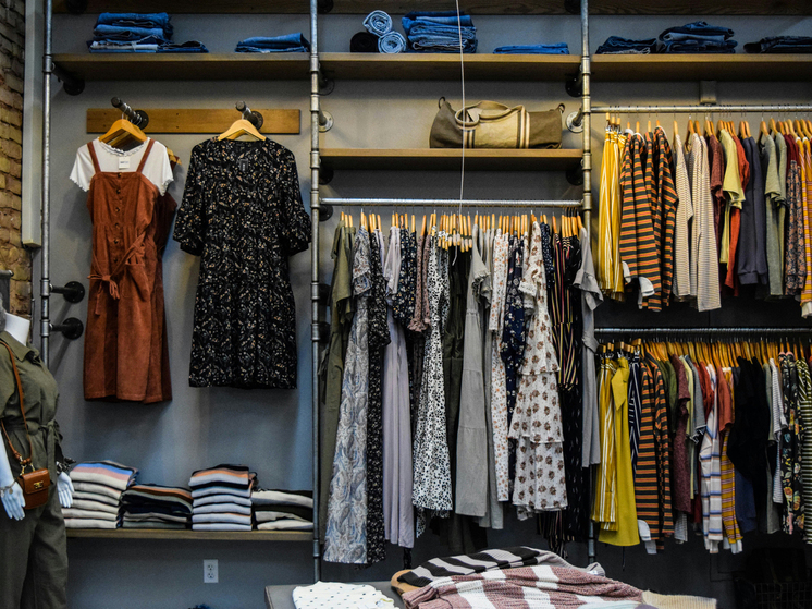 Гардеробные мечты: о чем грезят москвички накануне Международного женского дня?