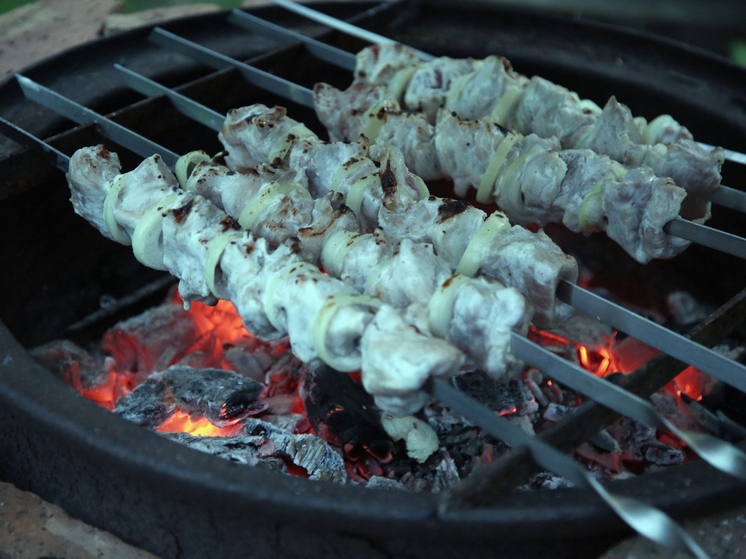 Цены на мясо взлетели на майские праздники: придется есть шашлык из помидоров