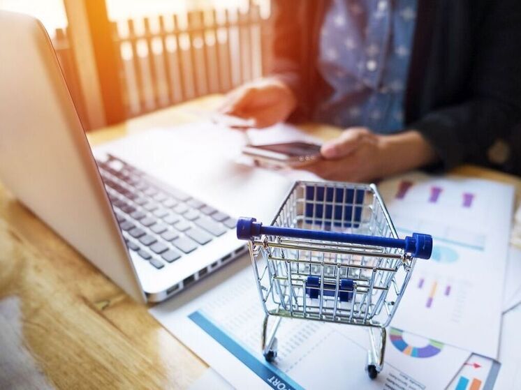 Первым делом — зарплата, а социальные гарантии — потом