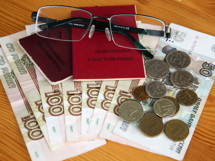 Выплаты работающим пенсионерам увеличиваются, но «мелкими шажками»