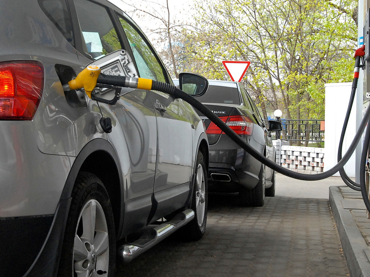 Названы августовские угрозы для автовладельцев: насколько подорожает бензин