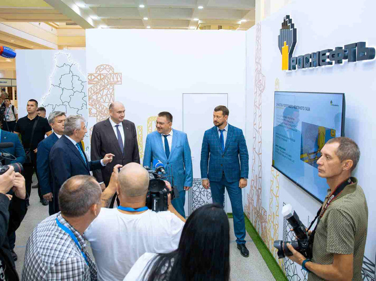 Руководитель Оренбургской области оценил достижения нефтегазовой отрасли на выставке