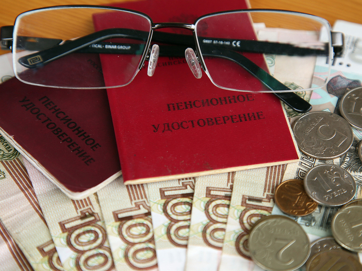 Пенсии в России в 4 раза отстают от зарплат: почему у пожилых падает уровень жизни