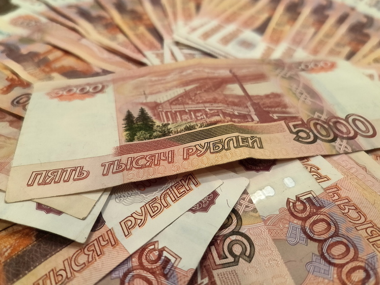 Рубль выдавливает доллар: рекордная доля нацвалюты во внешней торговле показала неэффективность санкций