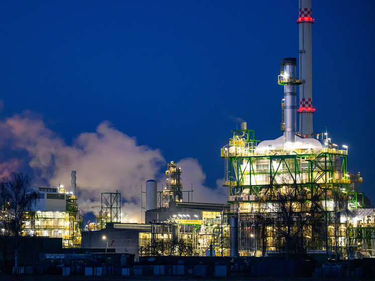 Убытки ЕС в результате отказа от российской нефти составили почти 300 млрд евро